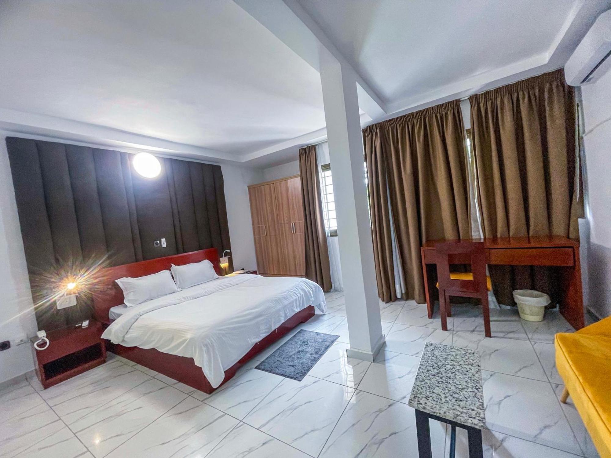 Hotel Le Vaisseau Abidjan Kültér fotó