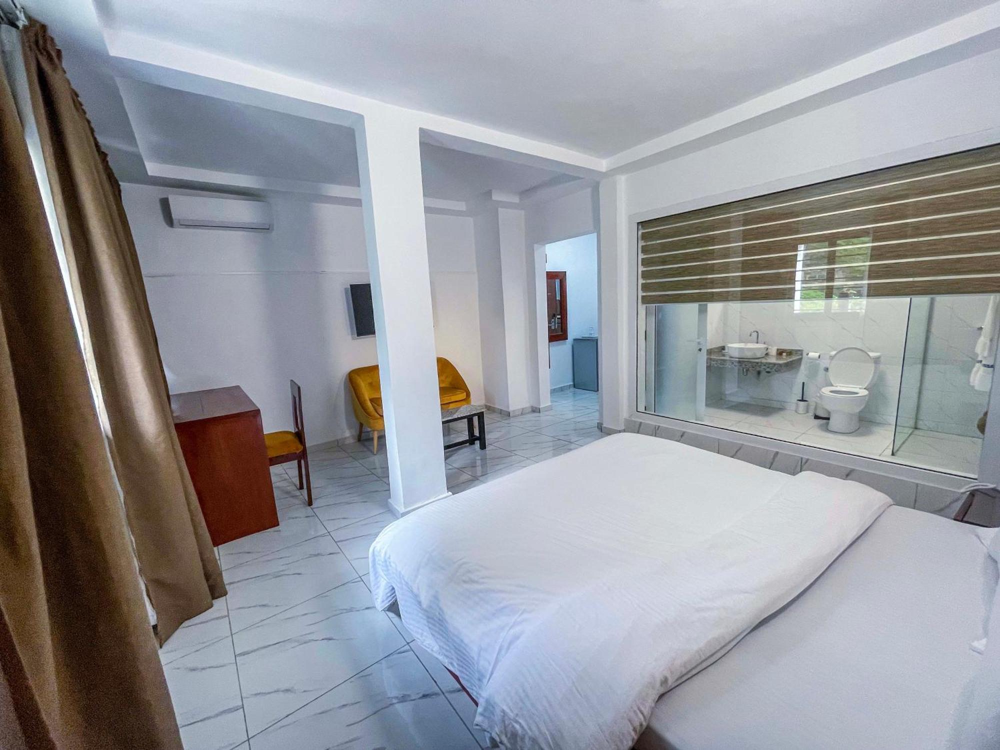Hotel Le Vaisseau Abidjan Kültér fotó