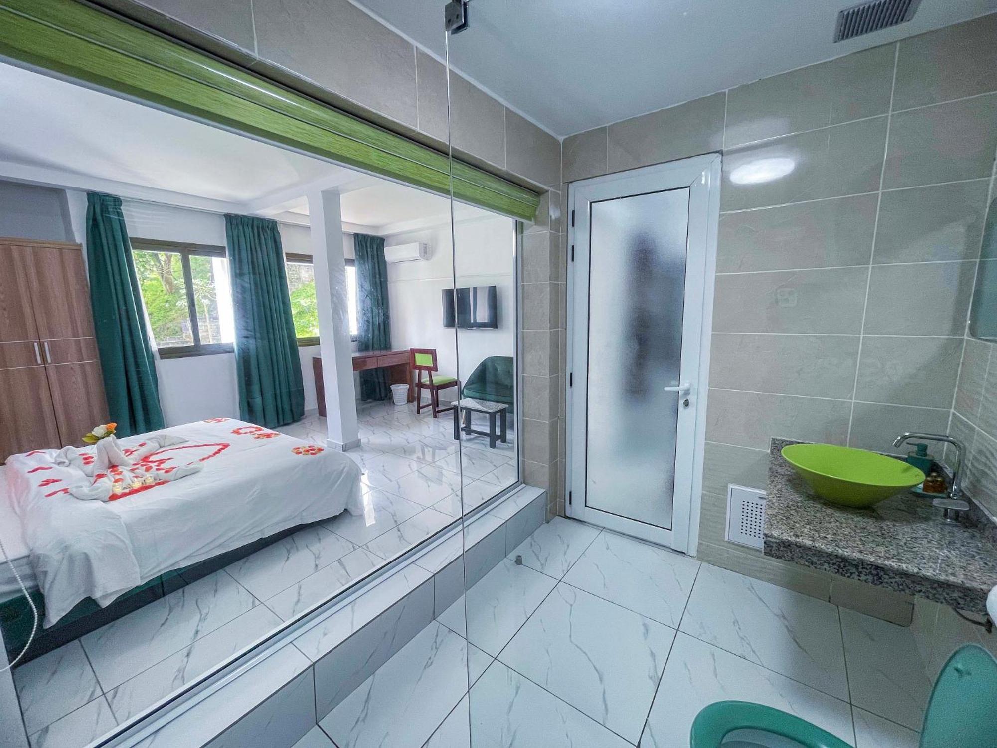 Hotel Le Vaisseau Abidjan Kültér fotó
