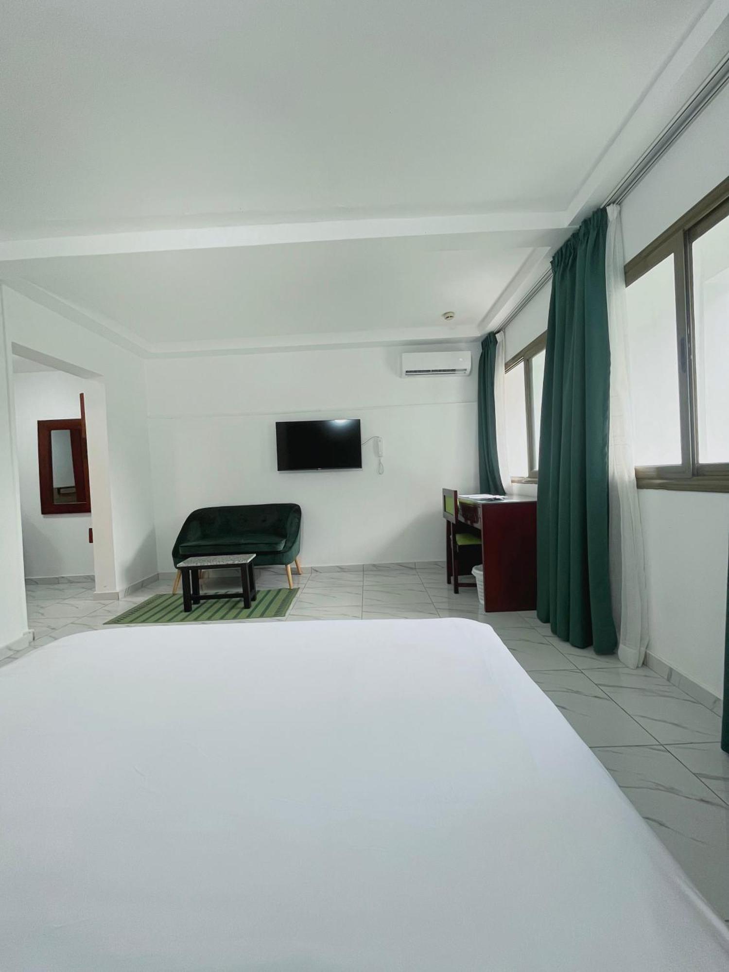 Hotel Le Vaisseau Abidjan Kültér fotó